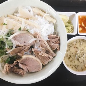 BÚN MĂNG VỊT + CHÈ ĐẬU XANH